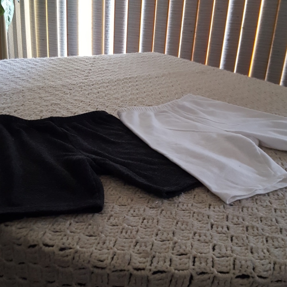 Exercise shorts. - Picture 2 of 4
